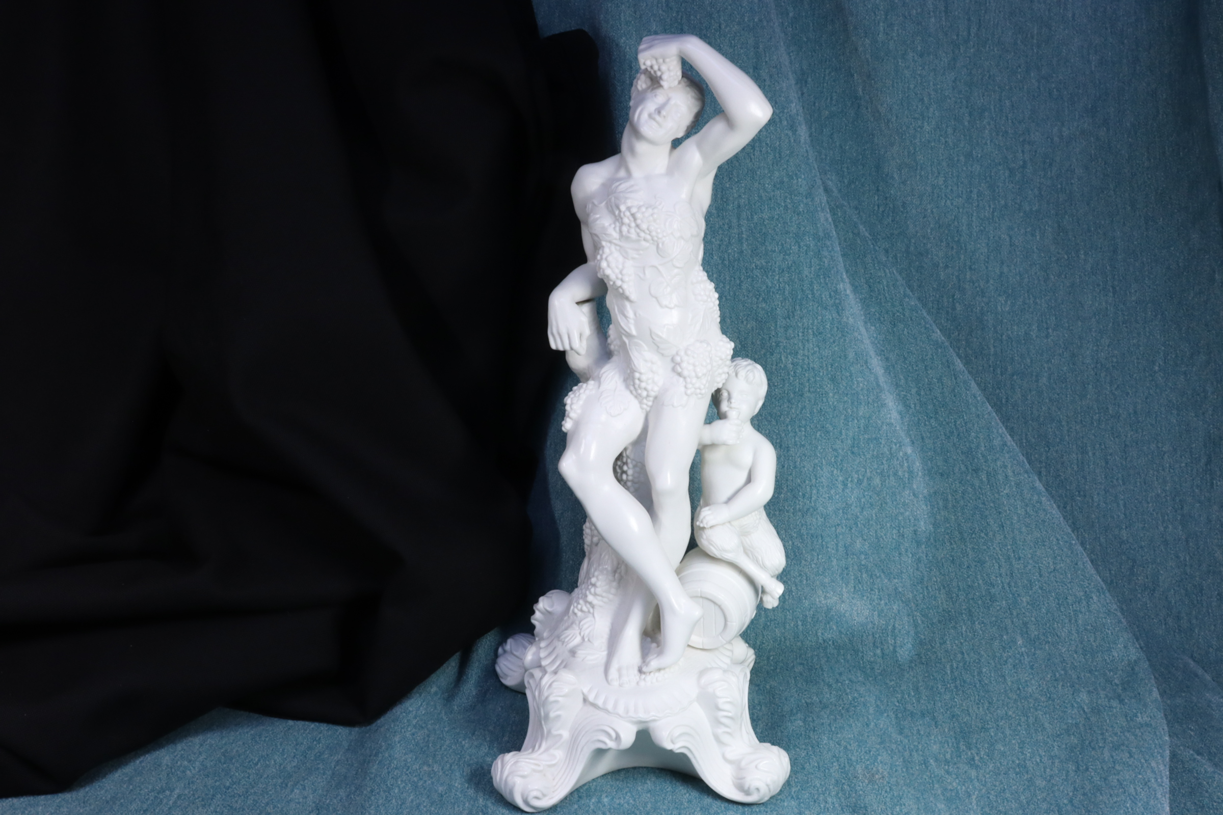 Antiguedades de ESCULTURA BISCUIT HOMBRE CON FAUNO OTOÑO 